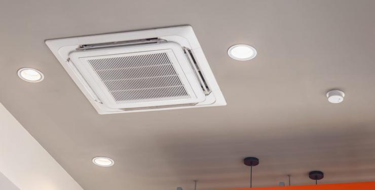 2020-climatiseur-plafonnier-solution-discrete-et-efficace